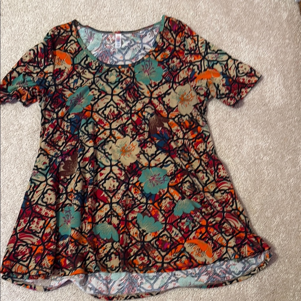 Lularoe women’s Small green red orange floral design short sleeve top